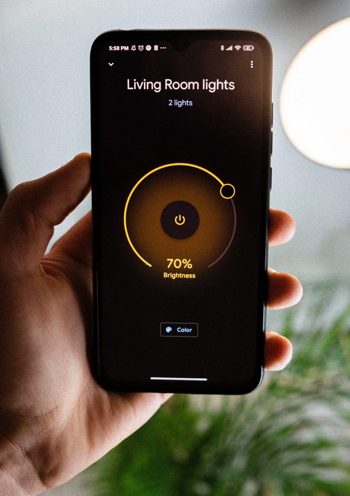 smart phone med app för styrning av belysning